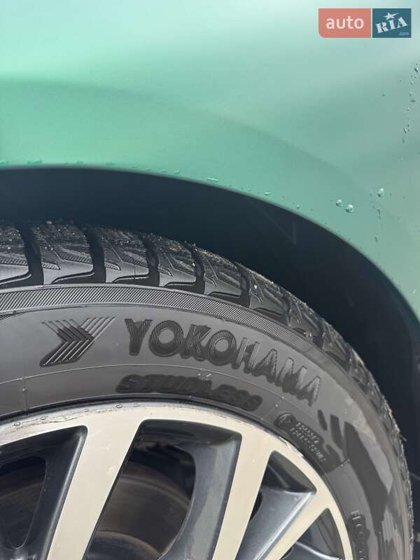 Седан Infiniti Q50 2017 в Кицмани