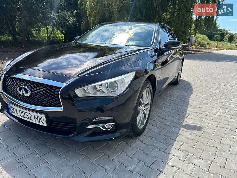 Седан Infiniti Q50 2013 в 