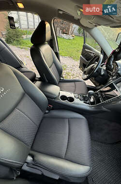 Седан Infiniti Q50 2013 в 