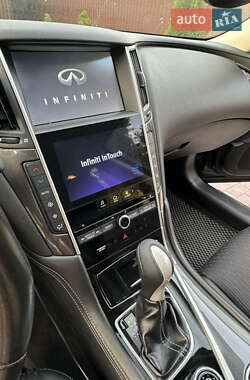 Седан Infiniti Q50 2013 в 