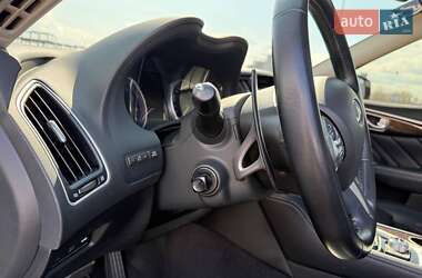 Седан Infiniti Q50 2017 в 