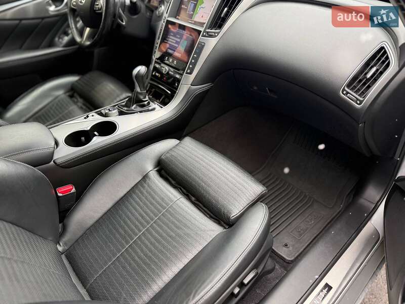 Седан Infiniti Q50 2015 в Киеве