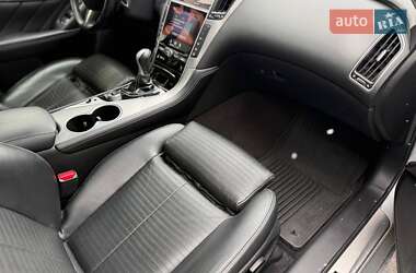 Седан Infiniti Q50 2015 в 
