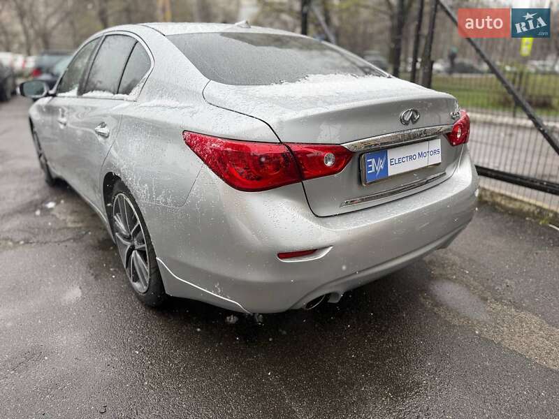 Седан Infiniti Q50 2015 в Киеве