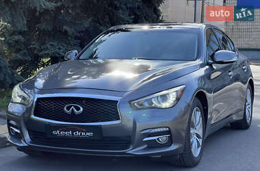 Седан Infiniti Q50 2015 в 