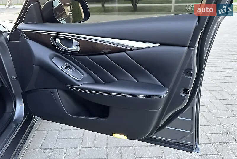 Седан Infiniti Q50 2018 в Дніпрі