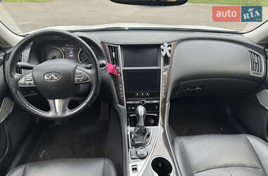 Седан Infiniti Q50 2016 в 