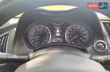 Седан Infiniti Q50 2017 в 
