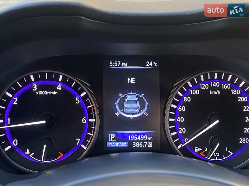 Седан Infiniti Q50 2013 в Петропавловской Борщаговке