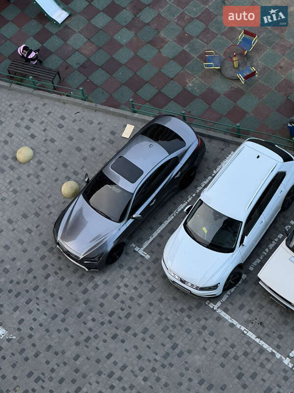 Седан Infiniti Q50 2016 в Хмельницькому