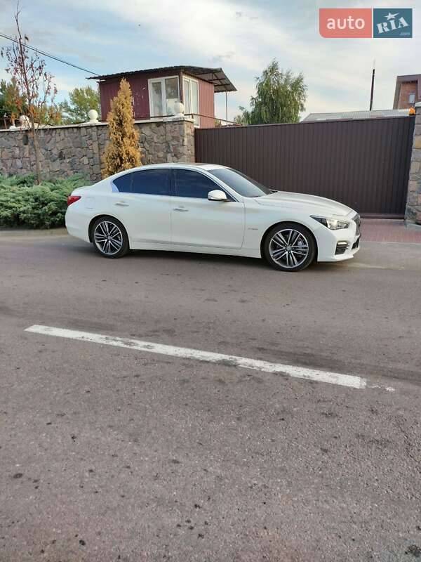Седан Infiniti Q50 2017 в 