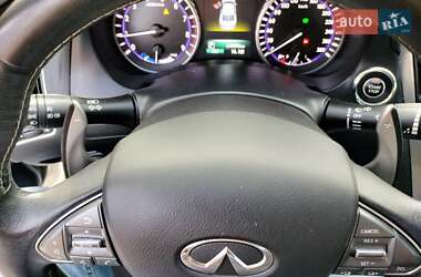 Седан Infiniti Q50 2017 в 