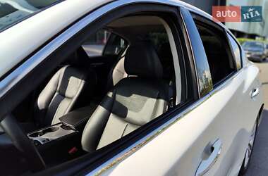 Седан Infiniti Q50 2014 в 