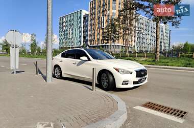 Седан Infiniti Q50 2014 в 