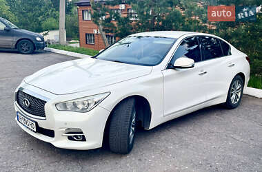 Седан Infiniti Q50 2015 в 
