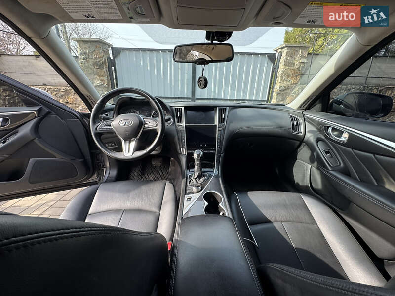 Седан Infiniti Q50 2017 в Дніпрі