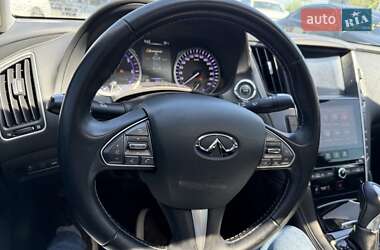 Седан Infiniti Q50 2015 в 