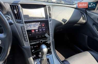 Седан Infiniti Q50 2015 в 