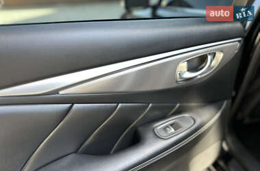 Седан Infiniti Q50 2017 в 