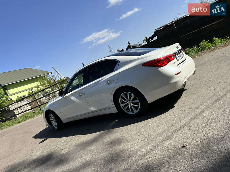 Седан Infiniti Q50 2016 в Киеве