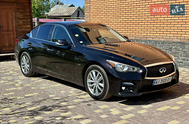 Седан Infiniti Q50 2015 в Вишневому