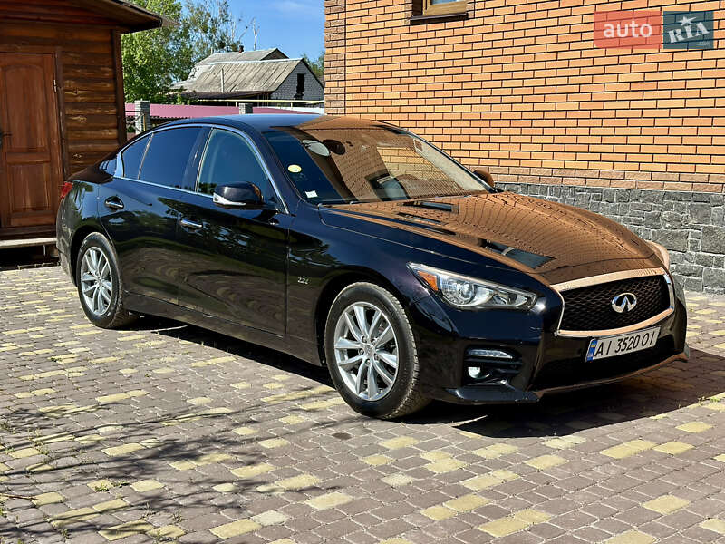Седан Infiniti Q50 2015 в 