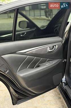 Седан Infiniti Q50 2017 в 