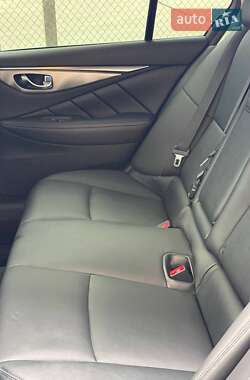 Седан Infiniti Q50 2017 в 