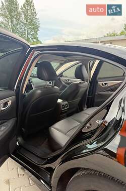 Седан Infiniti Q50 2017 в 
