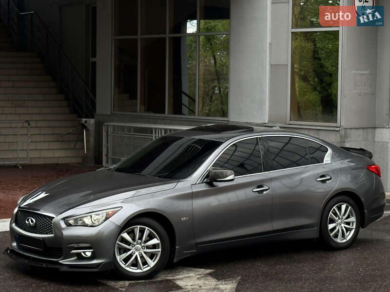 Седан Infiniti Q50 2017 в 
