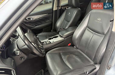 Седан Infiniti Q50 2014 в 