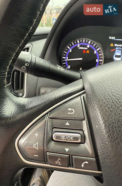 Седан Infiniti Q50 2014 в 