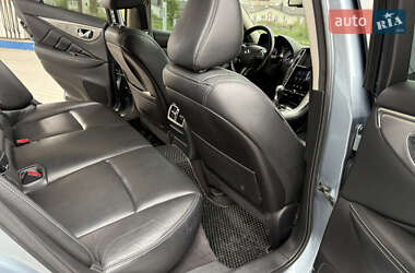 Седан Infiniti Q50 2014 в 