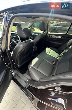 Седан Infiniti Q50 2014 в 