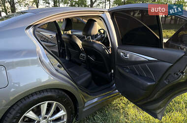 Седан Infiniti Q50 2013 в 