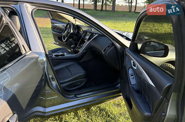 Седан Infiniti Q50 2013 в 
