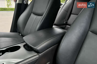 Седан Infiniti Q50 2016 в 