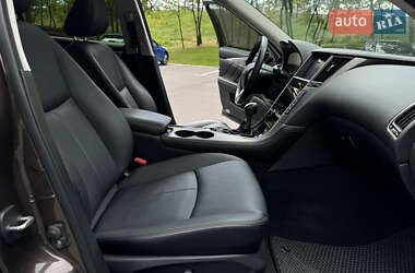 Седан Infiniti Q50 2016 в 