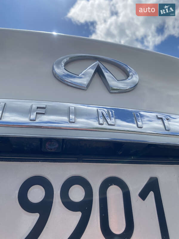 Седан Infiniti Q50 2013 в Тернополі