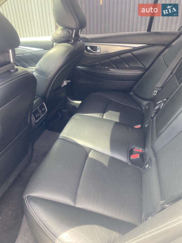 Седан Infiniti Q50 2013 в Тернополі
