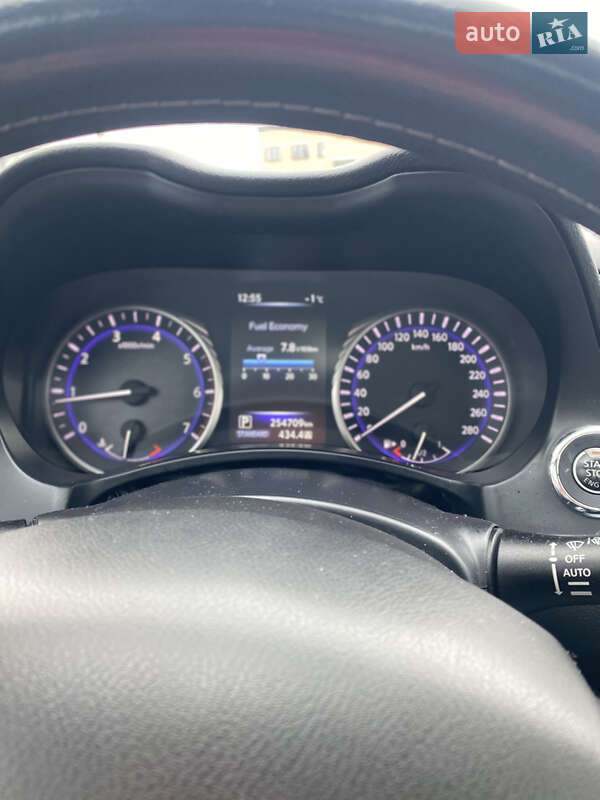 Седан Infiniti Q50 2013 в Тернополі