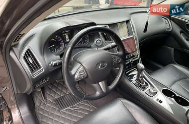 Седан Infiniti Q50 2014 в 