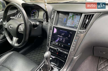 Седан Infiniti Q50 2014 в 