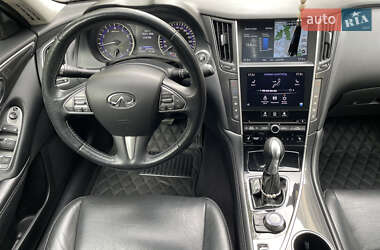 Седан Infiniti Q50 2014 в 