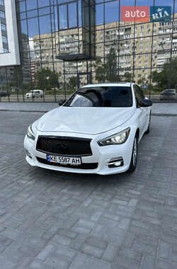 Седан Infiniti Q50 2015 в 