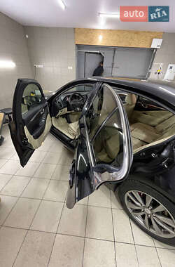 Седан Infiniti Q50 2014 в 