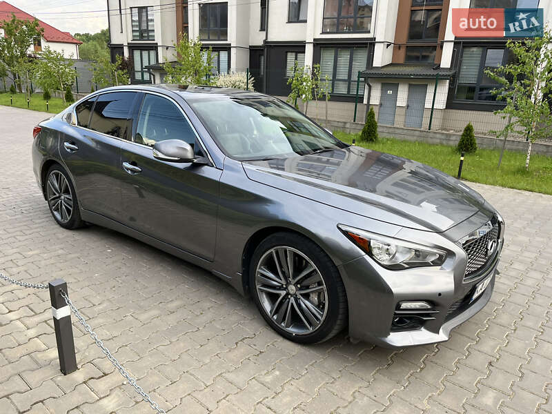 Седан Infiniti Q50 2013 в Черновцах