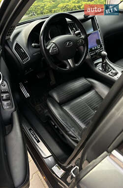 Седан Infiniti Q50 2013 в Черновцах