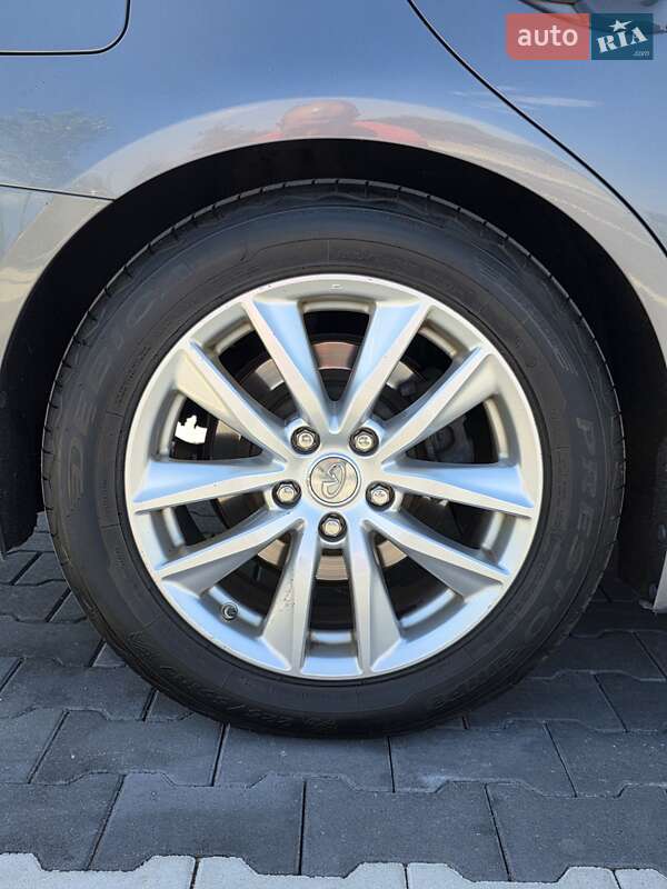 Седан Infiniti Q50 2015 в Івано-Франківську