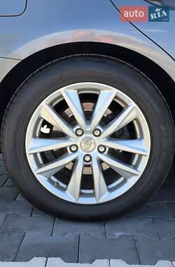 Седан Infiniti Q50 2015 в 